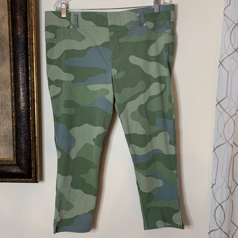 Mixit Green Camouflage Crop Pants, Size XL